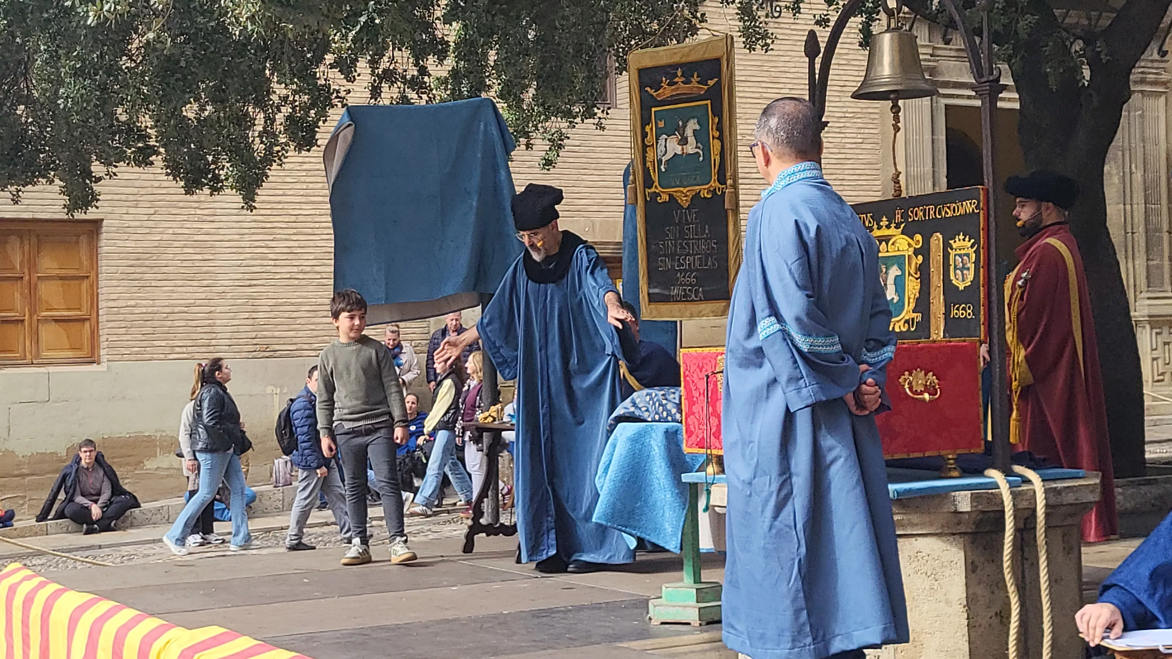Recreación de la extracción de los oficios en Huesca. Foto Mercedes Manterola