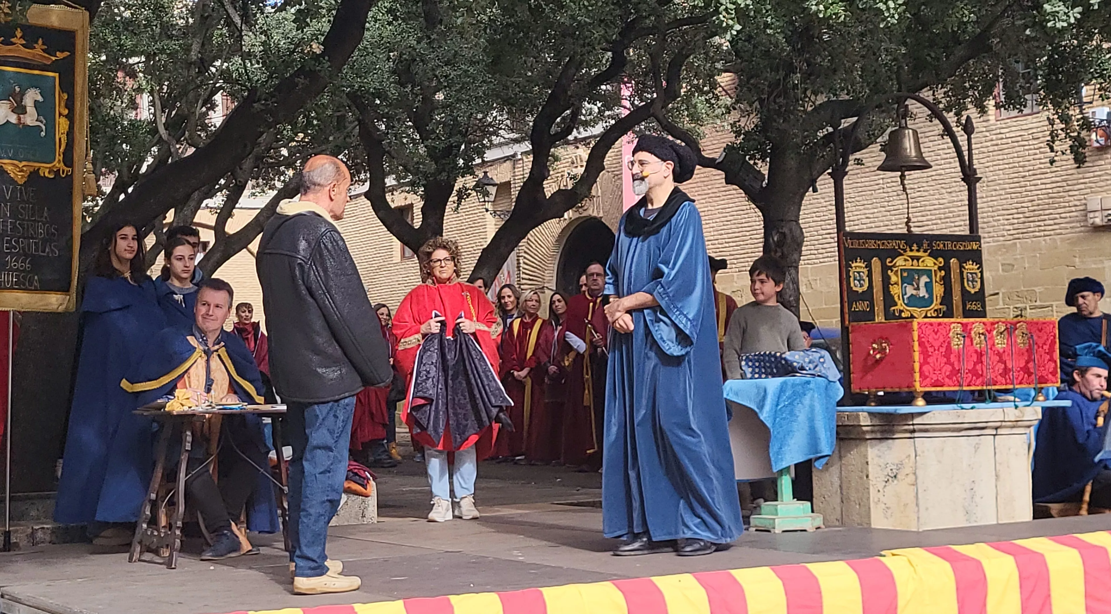 Recreación de la extracción de los oficios en Huesca. Foto Mercedes Manterola