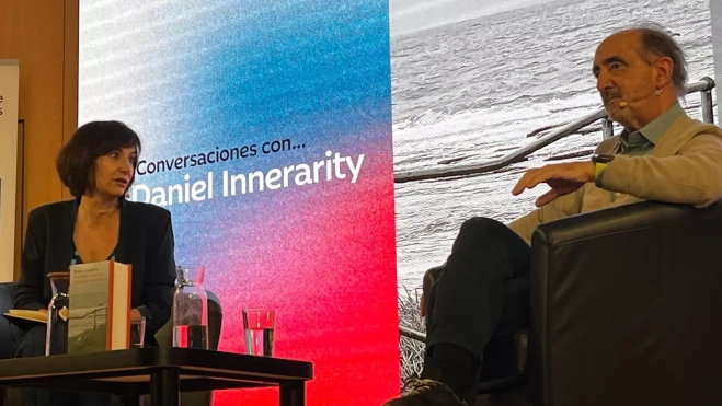 Carmen Lumbierres y Daniel Innerarity durante su charla.