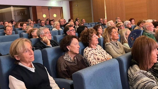 Público en la actividad de la UIMP Pirineos con Innerarity.