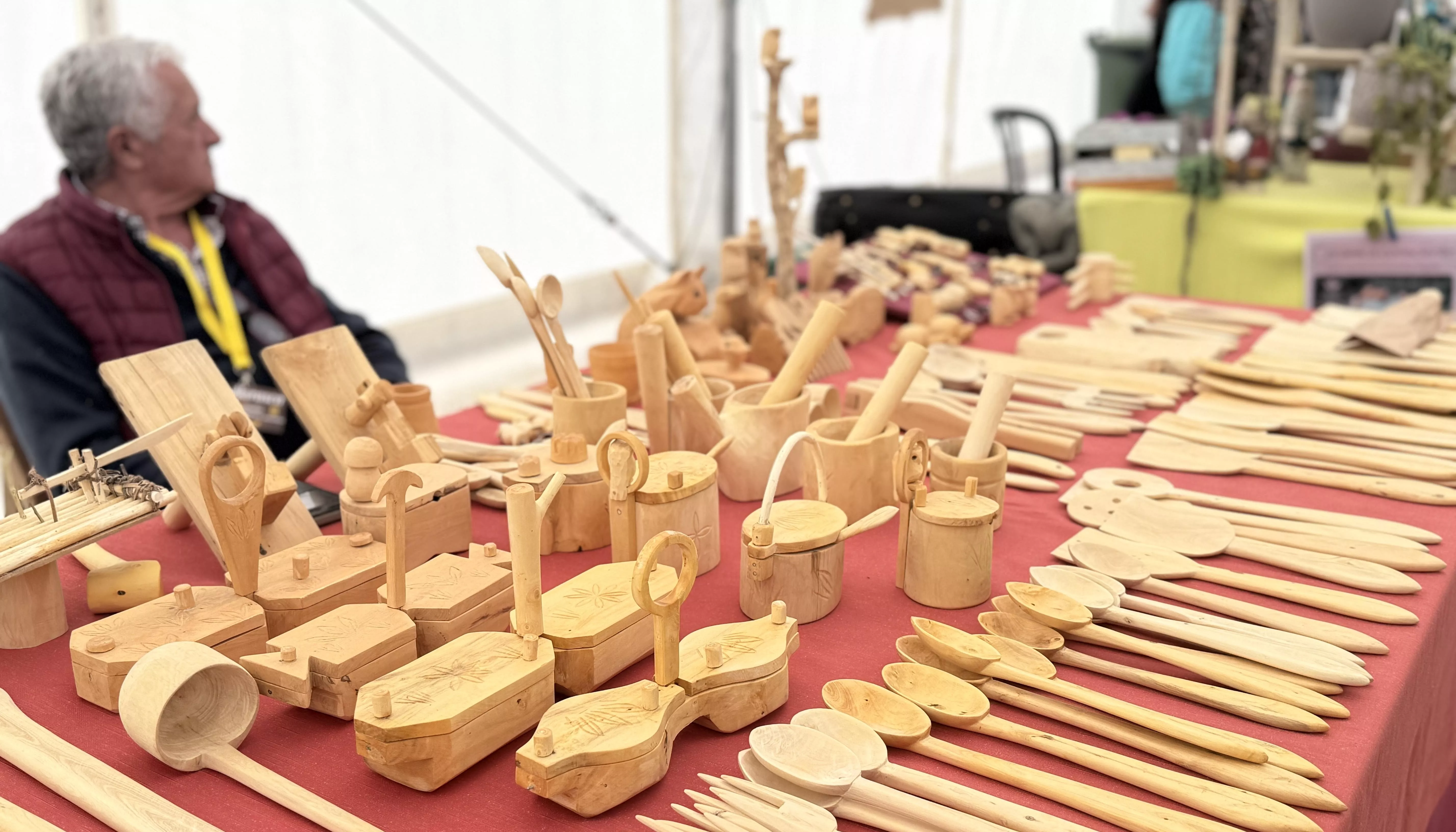 Artesanía en madera, uno de los estands de Follarasca.