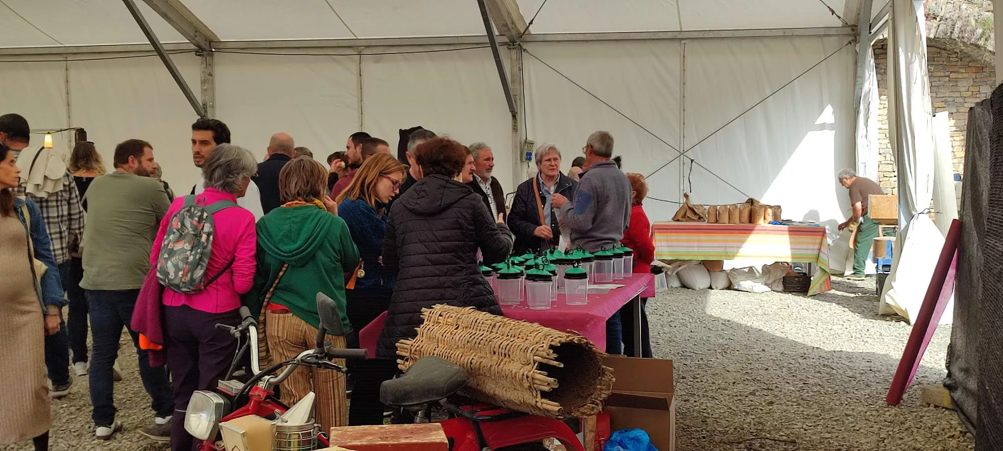 Las trampas para avispas invasoras han suscitado gran interés.