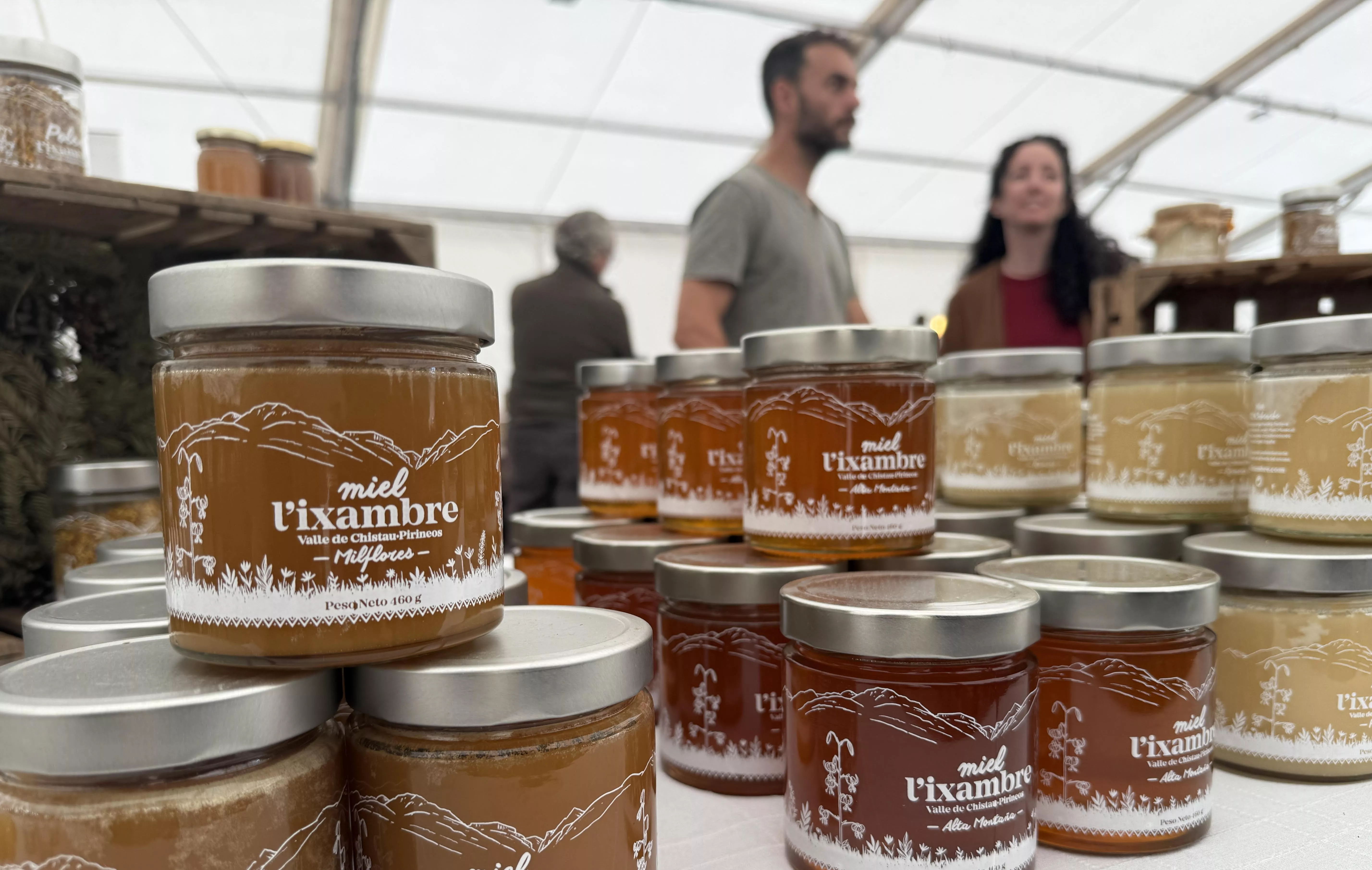 Puesto de miel del Valle de Chistau.