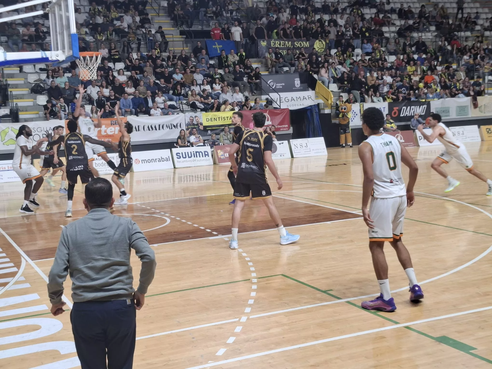 Lobe Huesca la Magia se ha marcado una heroicidad en Lliria Lobe Huesca la Magia se ha marcado una heroicidad en Lliria