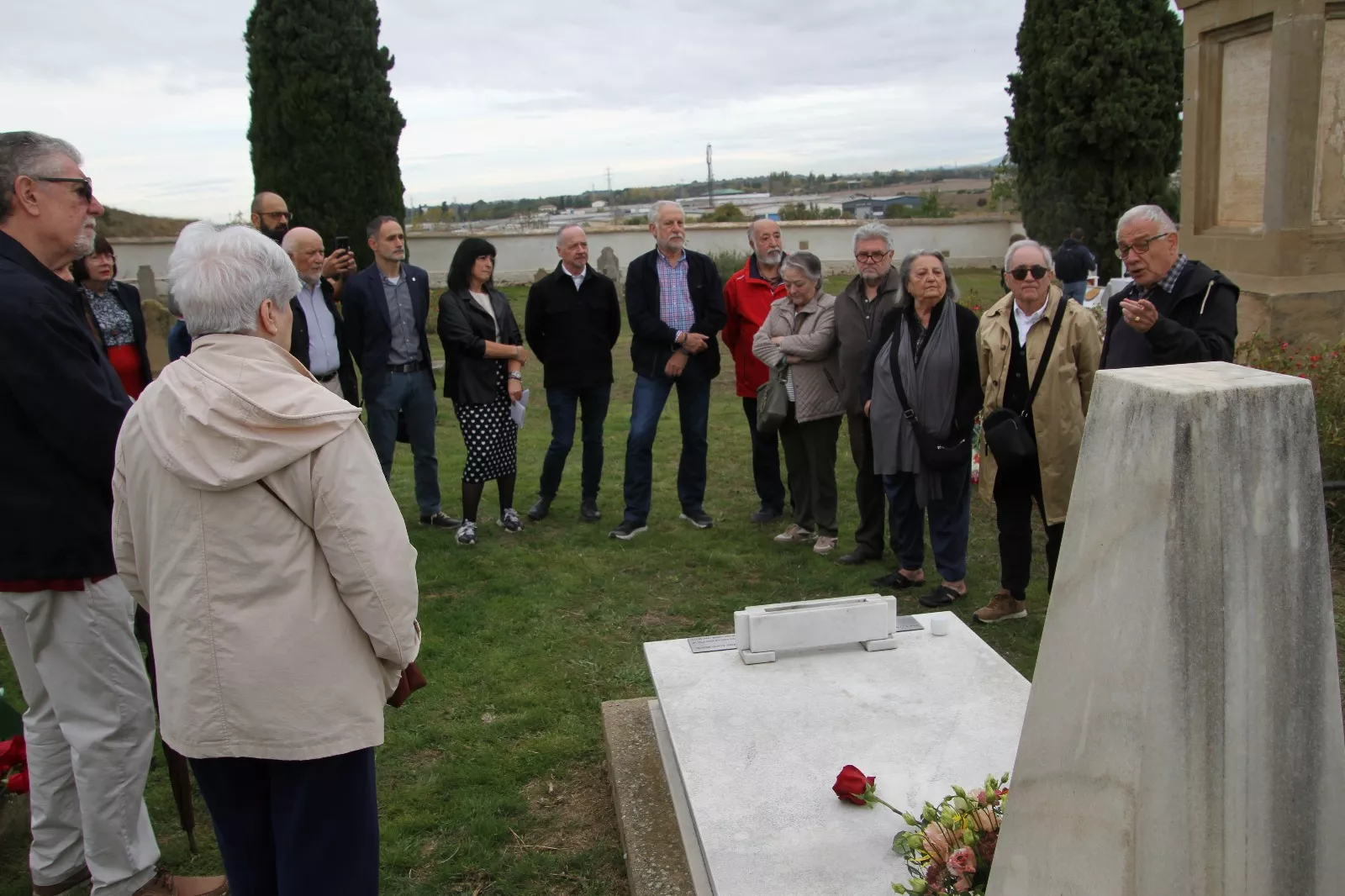  Visita el 1 de noviembre de una delegación socialista a la tumba de Martín Ainsa Pinal. Foto Carlos Neofato
