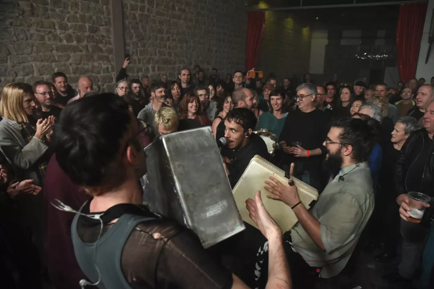 Extrarradios inaugura su eclosión sonora en Ayerbe. Extrarradios inaugura su eclosión sonora en Ayerbe.