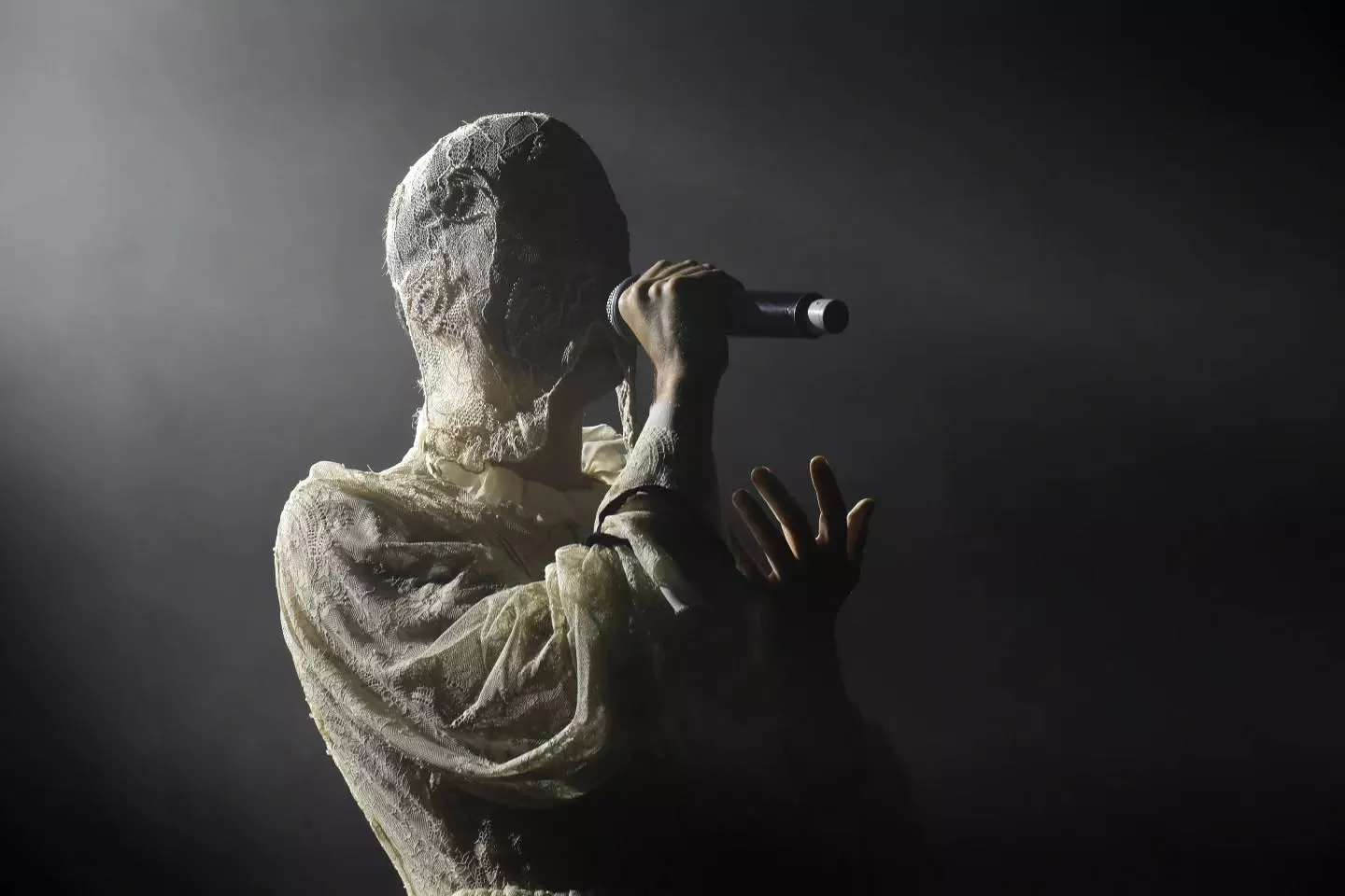 Primera velada musical de Extrarradios en la nave del SENPA de Ayerbe.