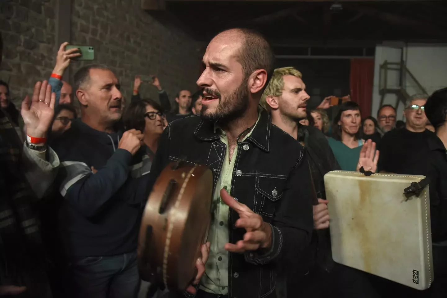 Primera velada musical de Extrarradios en la nave del SENPA de Ayerbe.