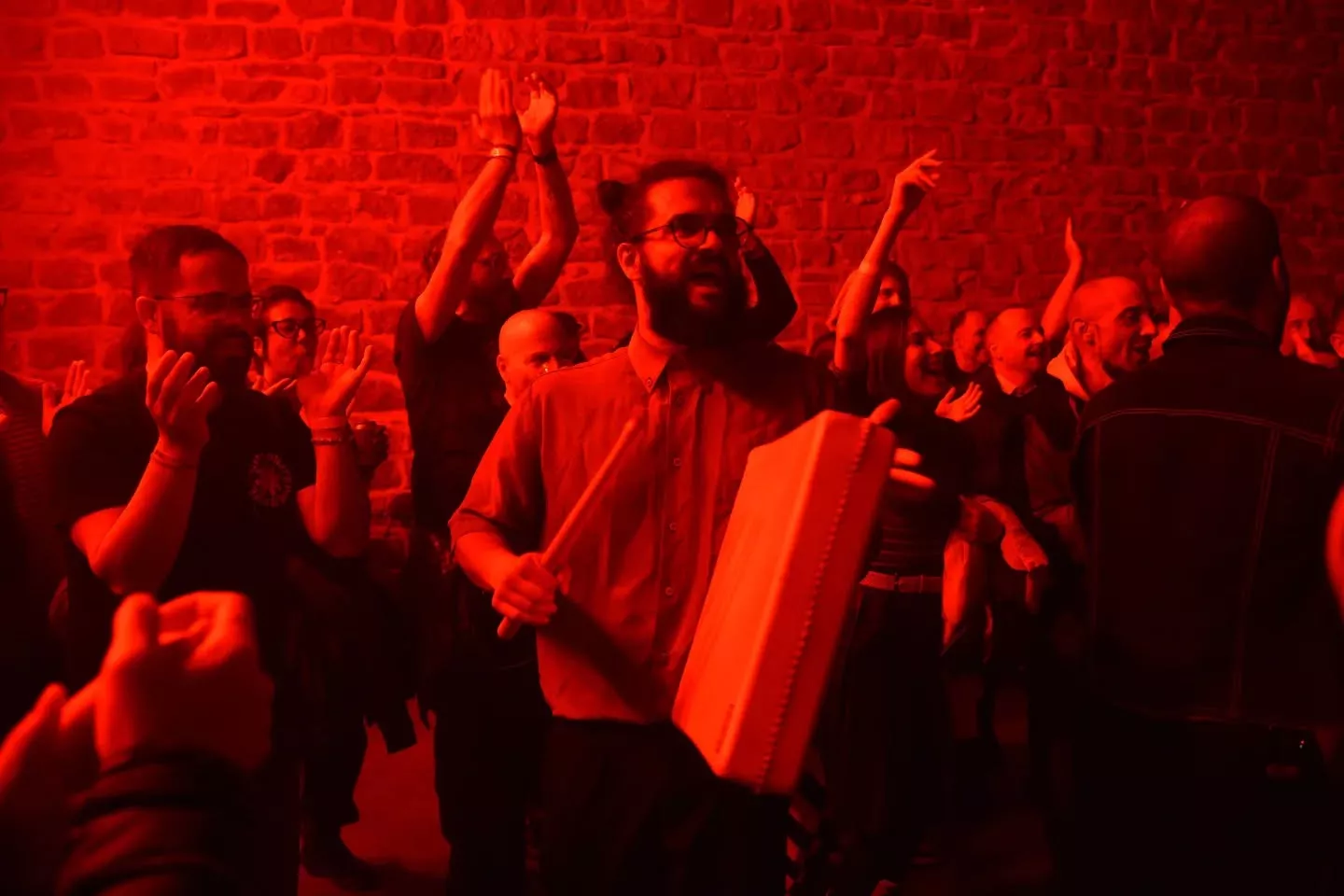 Primera velada musical de Extrarradios en la nave del SENPA de Ayerbe.