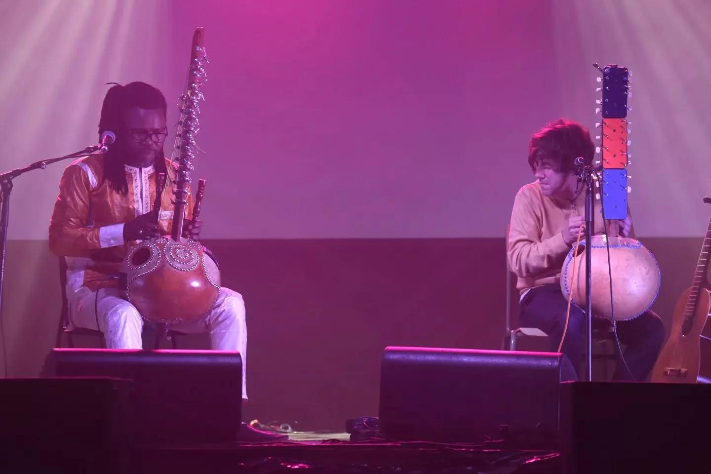 Primera velada musical de Extrarradios en la nave del SENPA de Ayerbe.