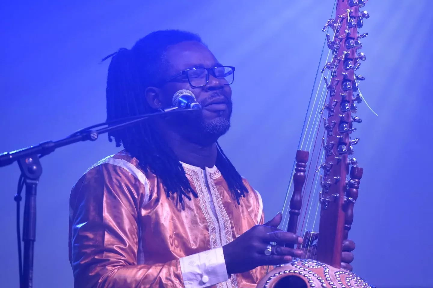 Primera velada musical de Extrarradios en la nave del SENPA de Ayerbe.