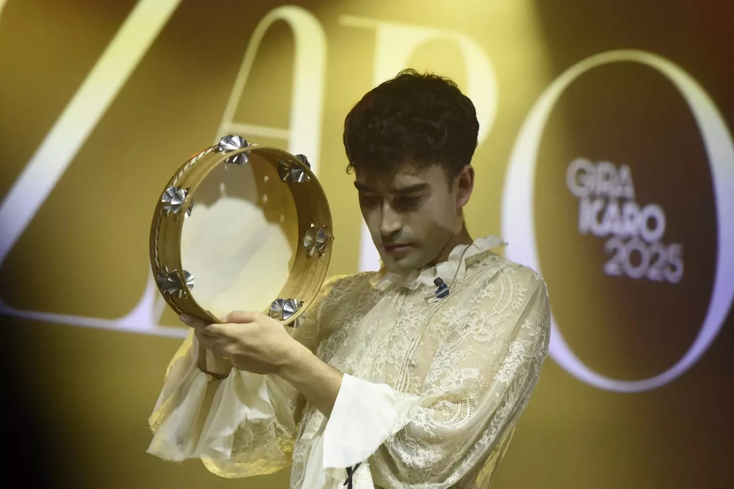 Primera velada musical de Extrarradios en la nave del SENPA de Ayerbe.