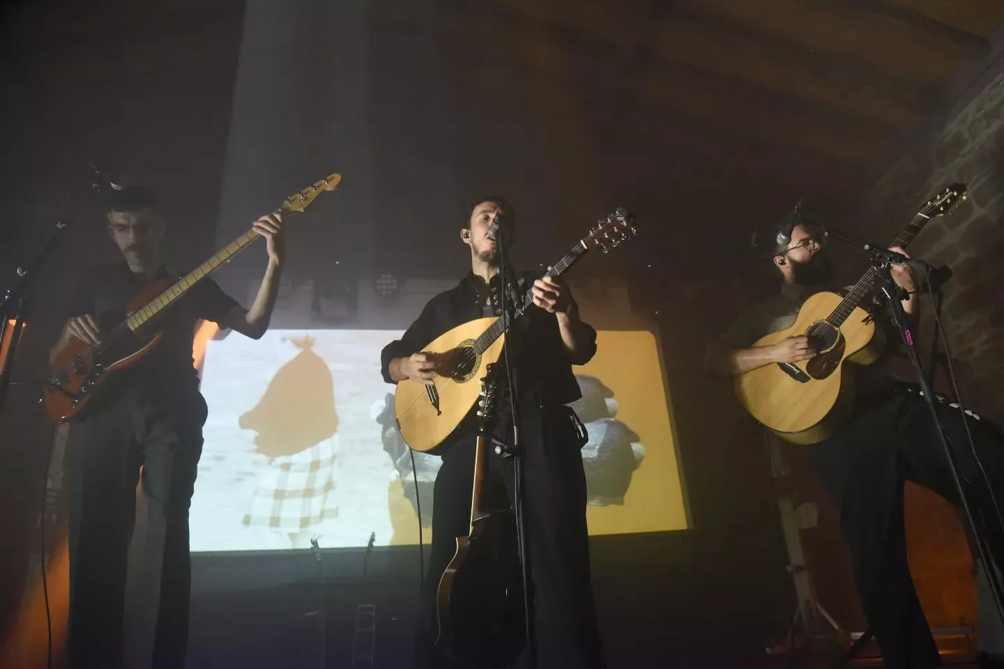 Primera velada musical de Extrarradios en la nave del SENPA de Ayerbe.