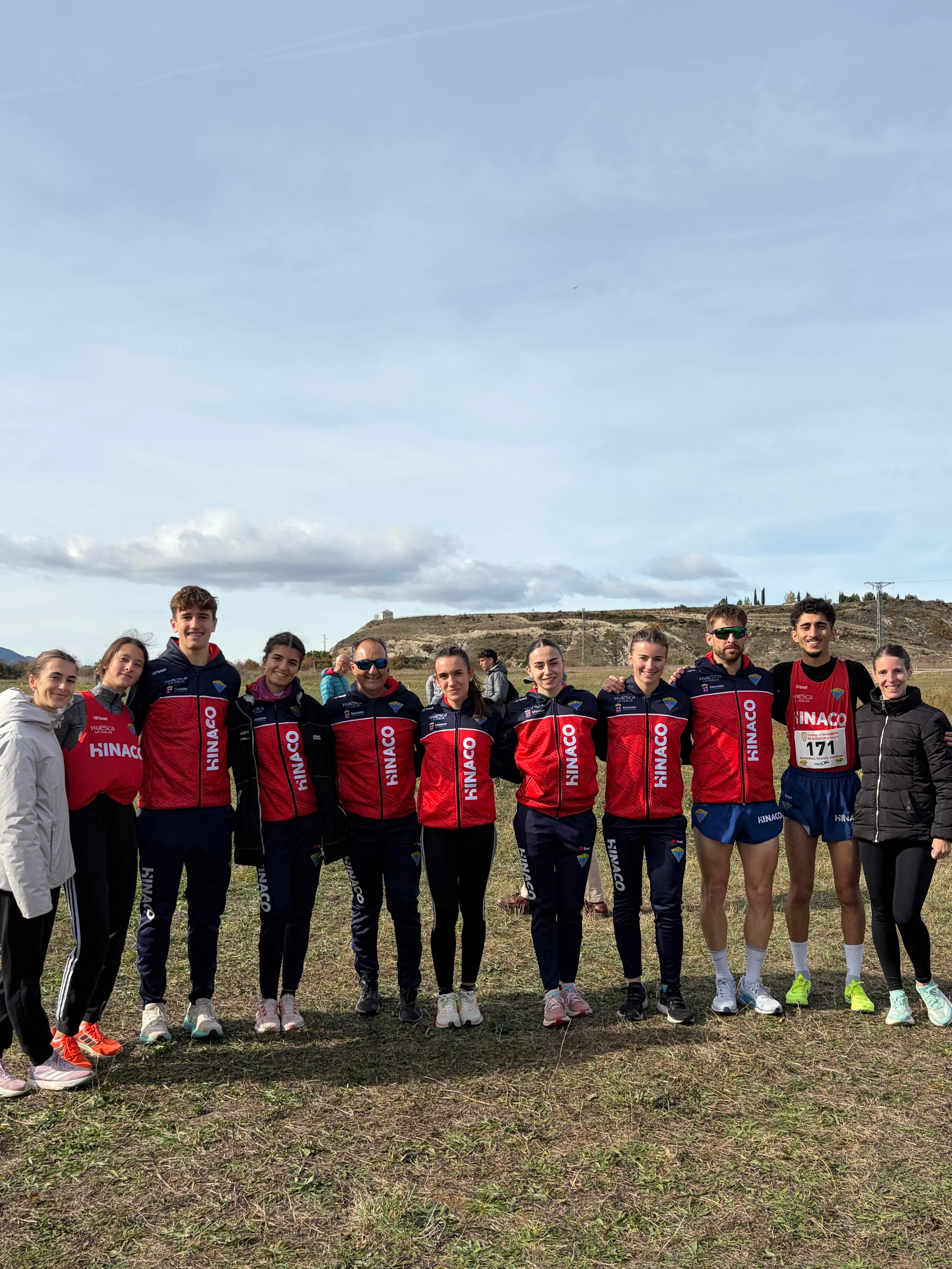 Atletas de Hinaco Monzón con Phondy