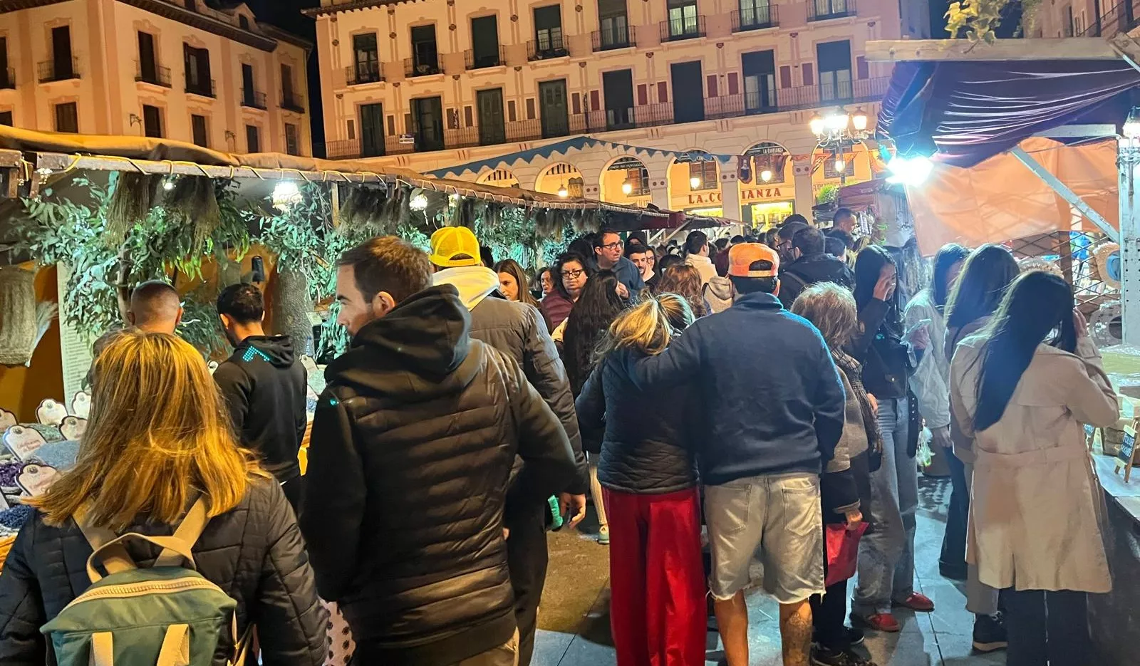 El Mercado Renacentista cierra con éxito de público y ventas. Foto Mercedes Manterola El Mercado Renacentista cierra con éxito de público y ventas. Foto Mercedes Manterola