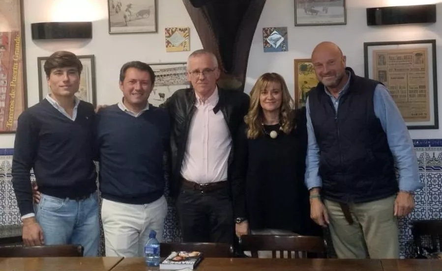 Viernes Taurino en homenaje a Morante de La Puebla con Boné, El Molinero, Puente, Ruiz y Ciprés. Viernes Taurino en homenaje a Morante de La Puebla con Boné, El Molinero, Puente, Ruiz y Ciprés.