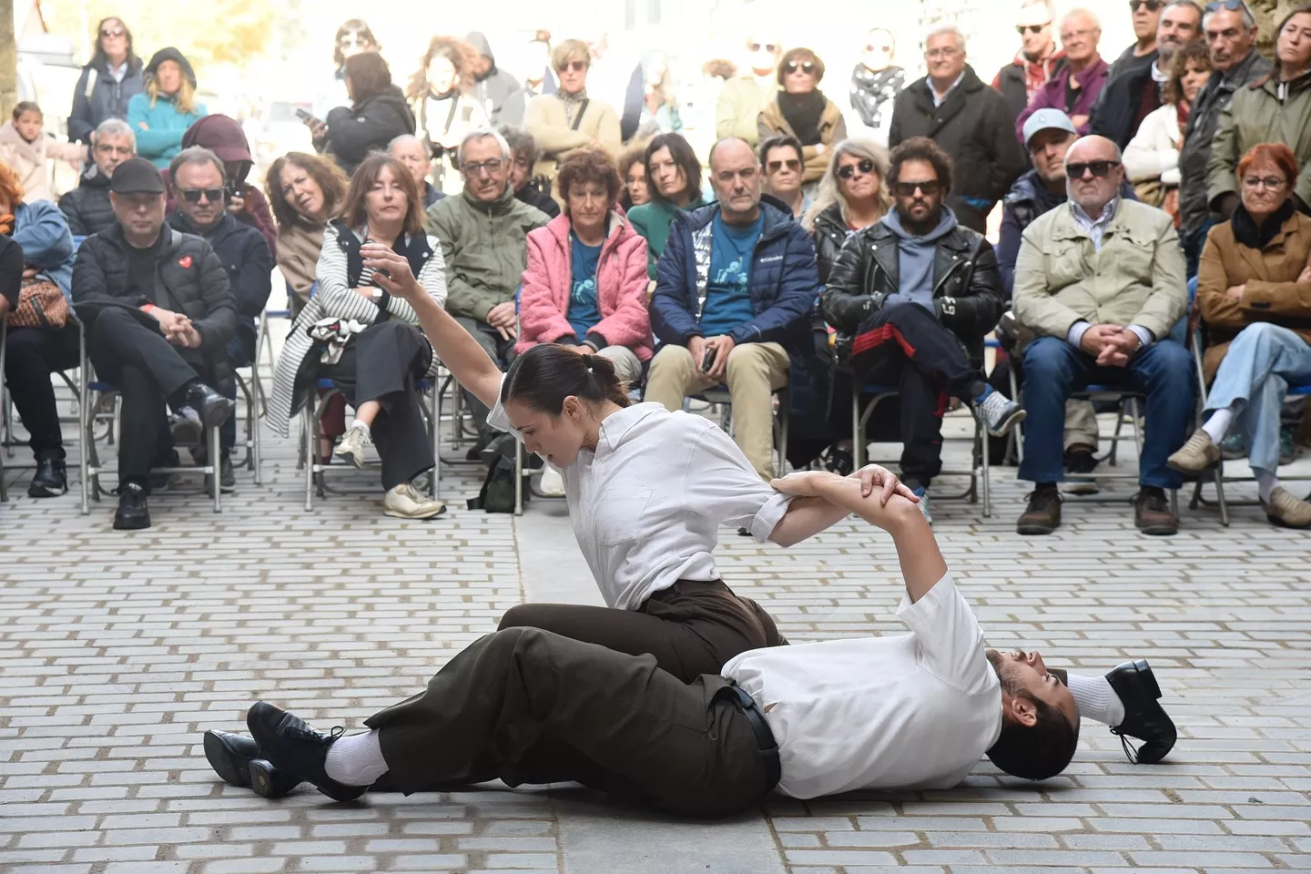 Actividades del último día de Extrarradios en Ayerbe.