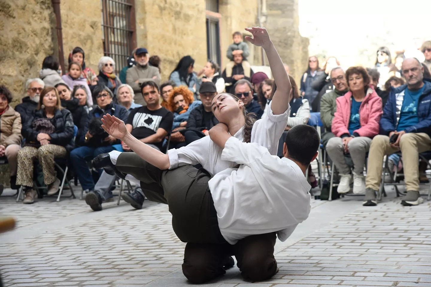 Actividades del último día de Extrarradios en Ayerbe.