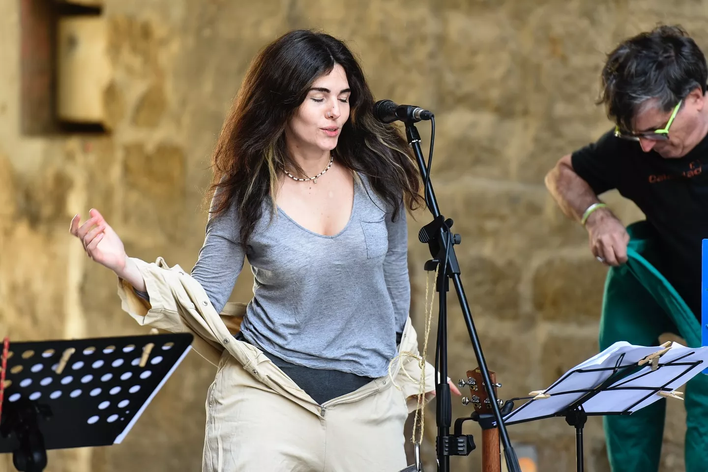 Actividades del último día de Extrarradios en Ayerbe.