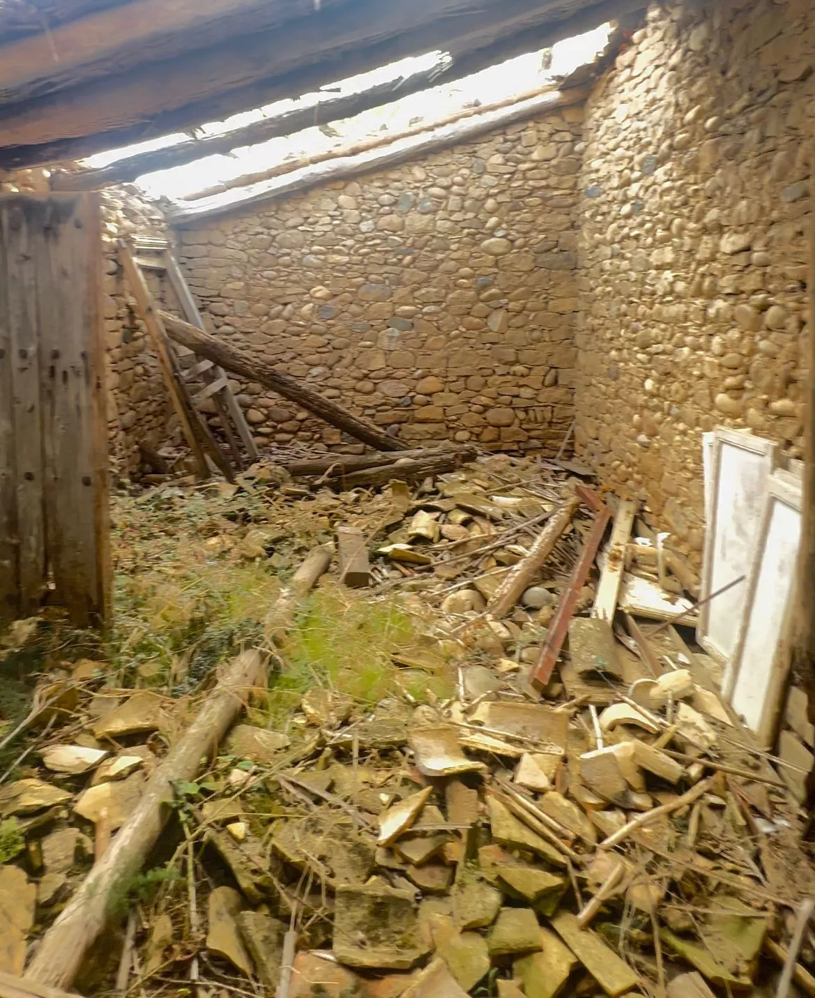 Pajar que sale a subasta en Murillo de Gállego.