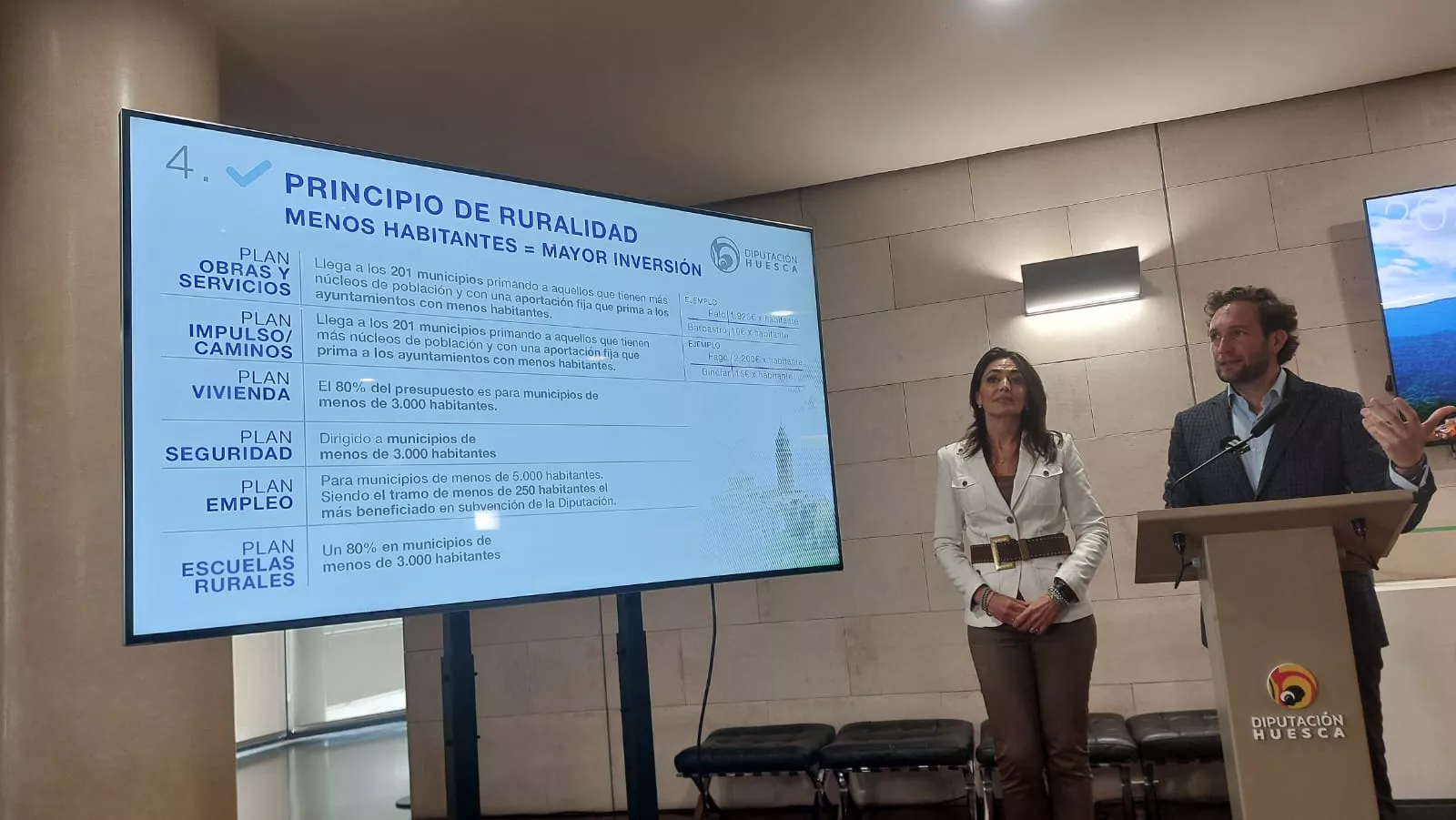 Celsa Rufas e Isaac Claver en la presentación de los datos del bienio de la Diputación de Huesca Celsa Rufas e Isaac Claver en la presentación de los datos del bienio de la Diputación de Huesca