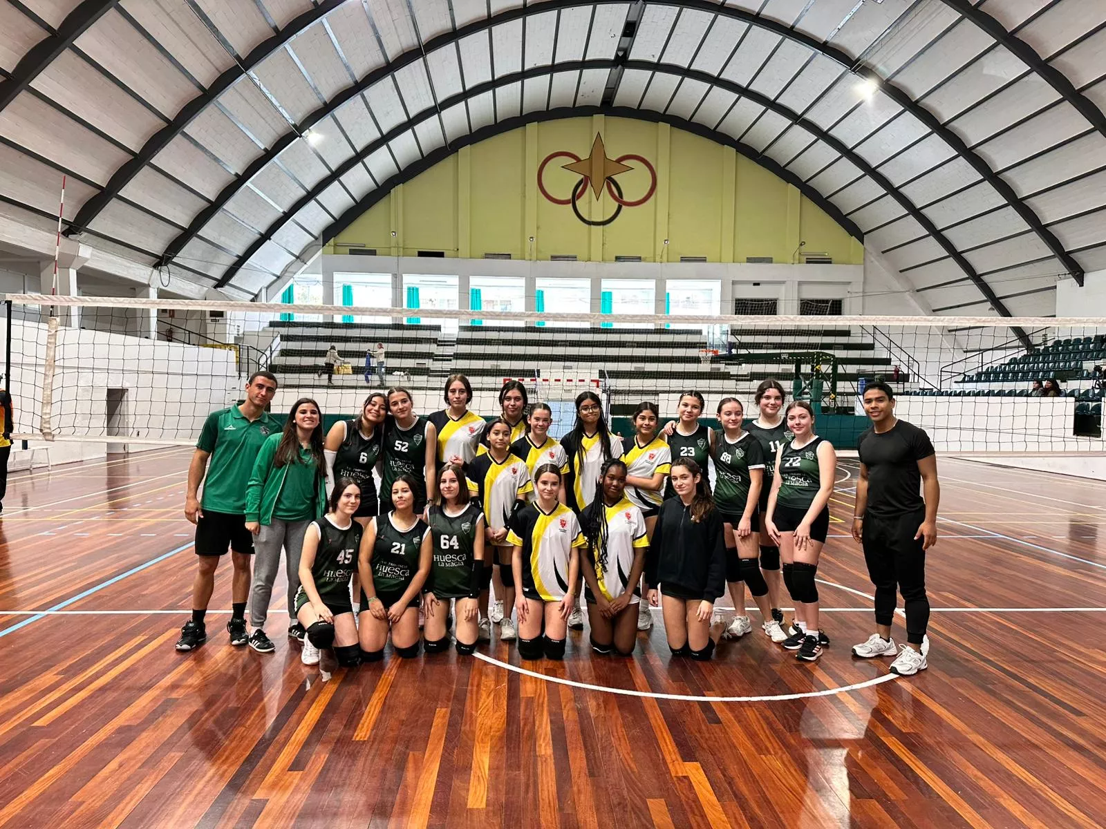 Voleibol Huesca sigue con su puesta a punto