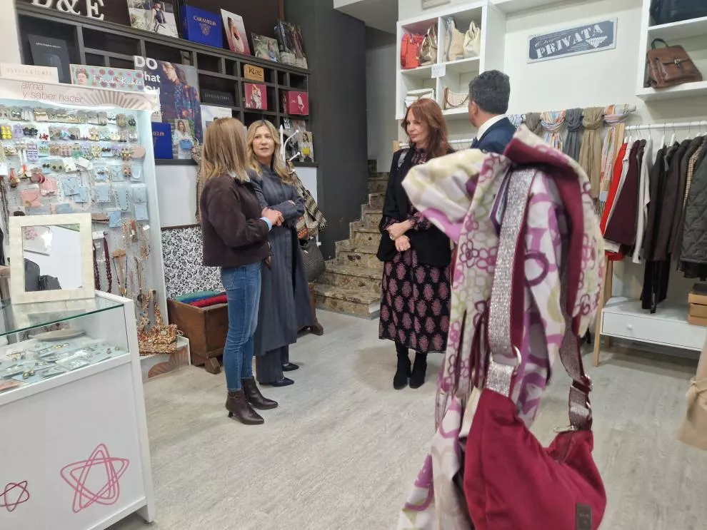 Mar Vaquero y Carmen Herrarte en Calanda presentando Volveremos Mar Vaquero y Carmen Herrarte en Calanda presentando Volveremos