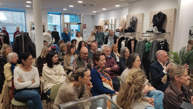 Asistentes al Café del Comercio Asistentes al Café del Comercio