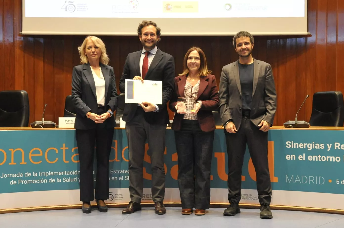 Isaac Claver y la arquitecta municipal, Ana Campo, han recogido el premio RECS 2025 Isaac Claver y la arquitecta municipal, Ana Campo, han recogido el premio RECS 2025