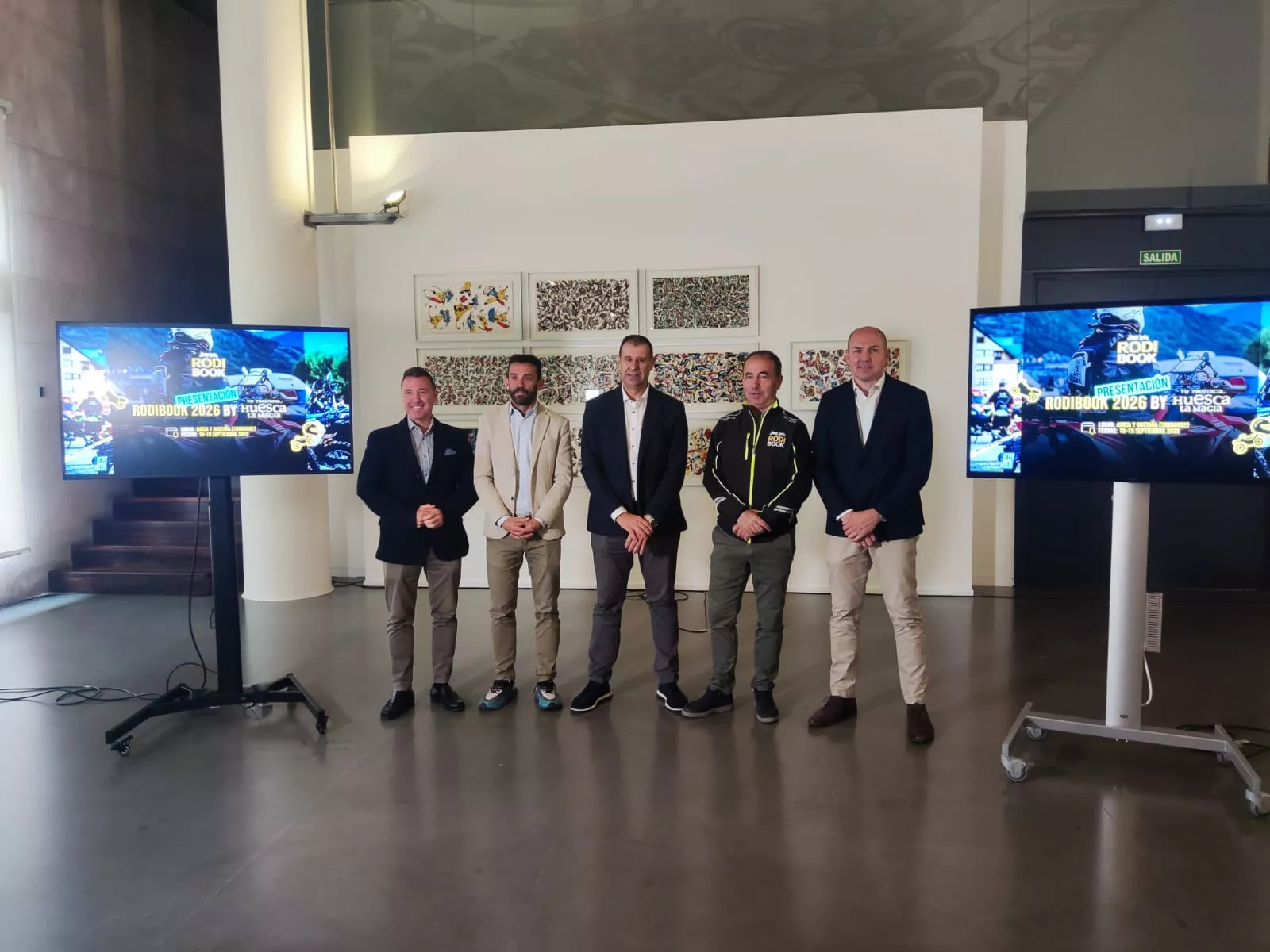 Fernando Blasco, Enrique Pueyo, Sergio Serra, Jordi Esteve y José María Giménez en la presentación del Rodibook by Huesca la Magia que tendrá lugar en Aínsa y Boltaña Fernando Blasco, Enrique Pueyo, Sergio Serra, Jordi Esteve y José María Giménez en la presentación del Rodibook by Huesca la Magia que tendrá lugar en Aínsa y Boltaña