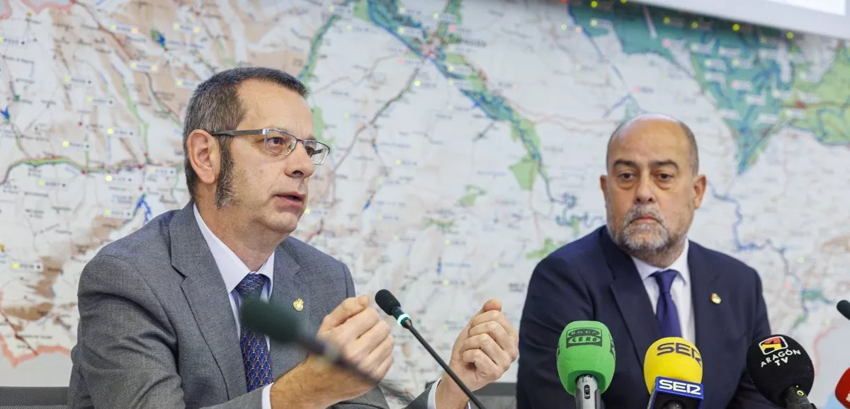 El presidente de la CHE, Carlos Arrazola, y Miguel García Vera, jefe de la Oficina de Planificación Hidrológica. Foto Javier Cebollada