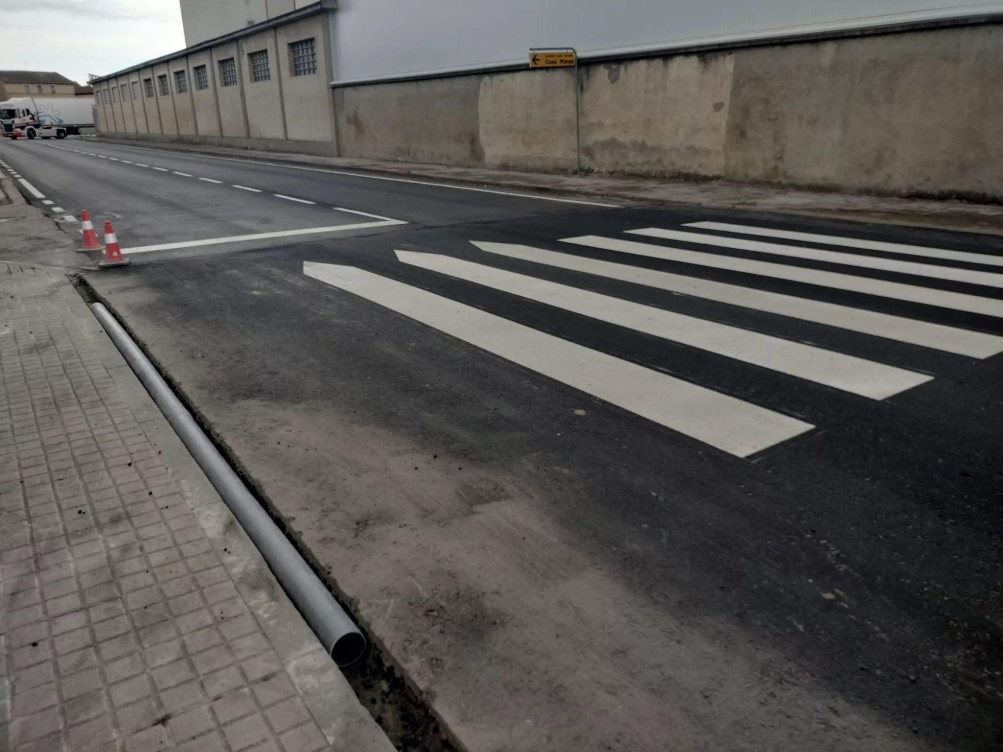 Una de las deficiencias denunciadas por el PSOE en la travesía de Tardienta. Una de las deficiencias denunciadas por el PSOE en la travesía de Tardienta.