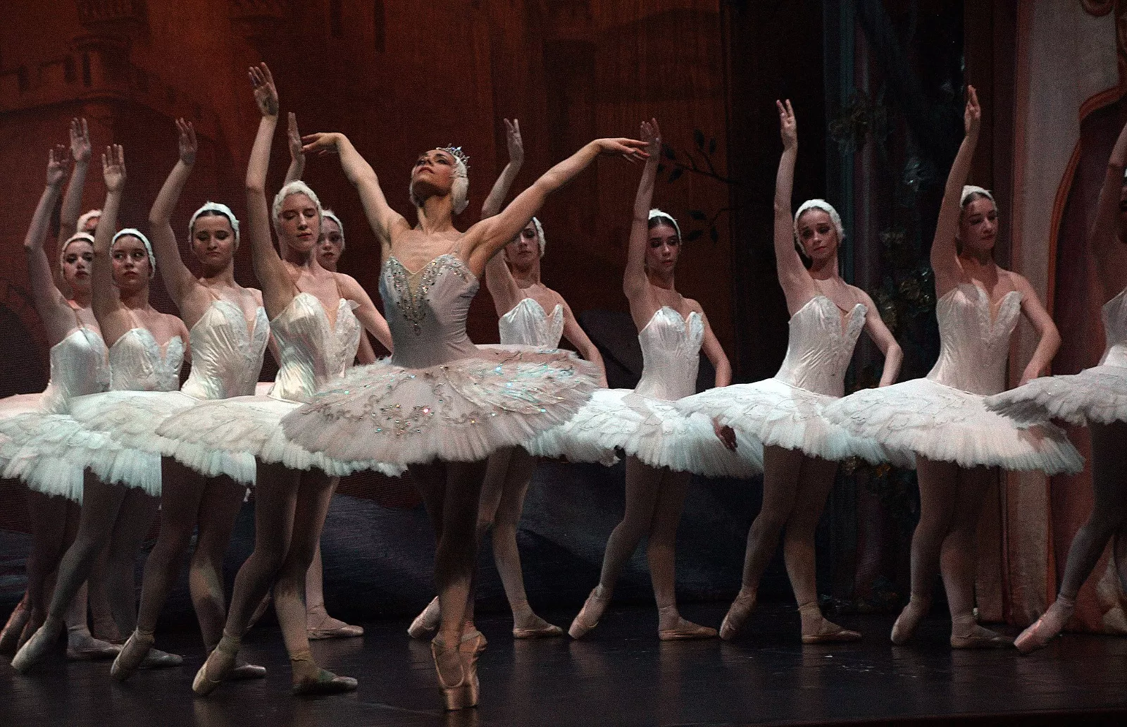 La International Ballet Company representará Lago de los Cisnes en el Teatro Salesiano.