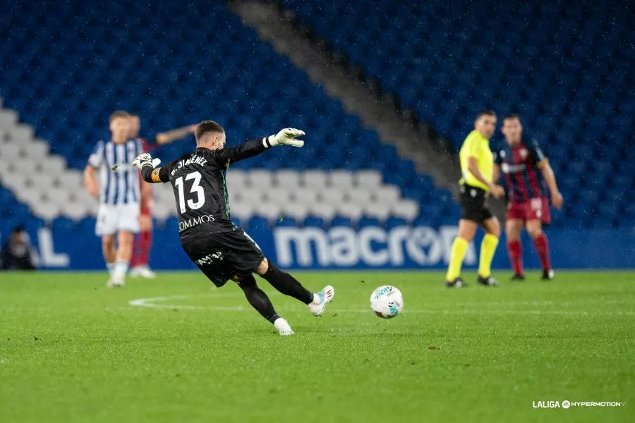 Dani Jiménez, la buena noticia -la única- de esta noche. SD Huesca: Marchando una de urgencias, una de sufrimiento y otra de curanderos de cabezas Dani Jiménez, la buena noticia -la única- de esta noche. SD Huesca: Marchando una de urgencias, una de sufrimiento y otra de curanderos de cabezas