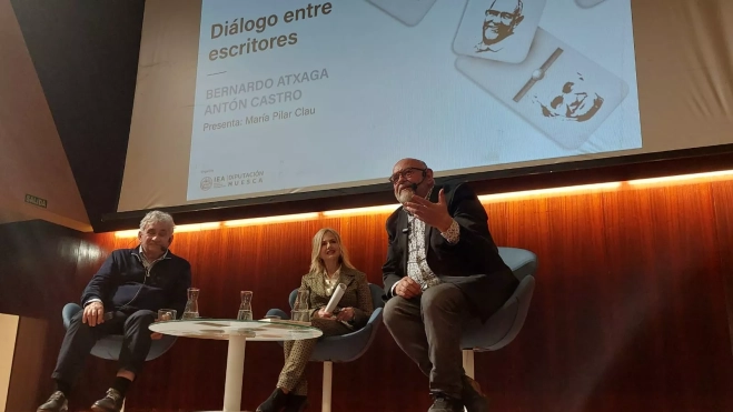 Antón Castro durante una intervención