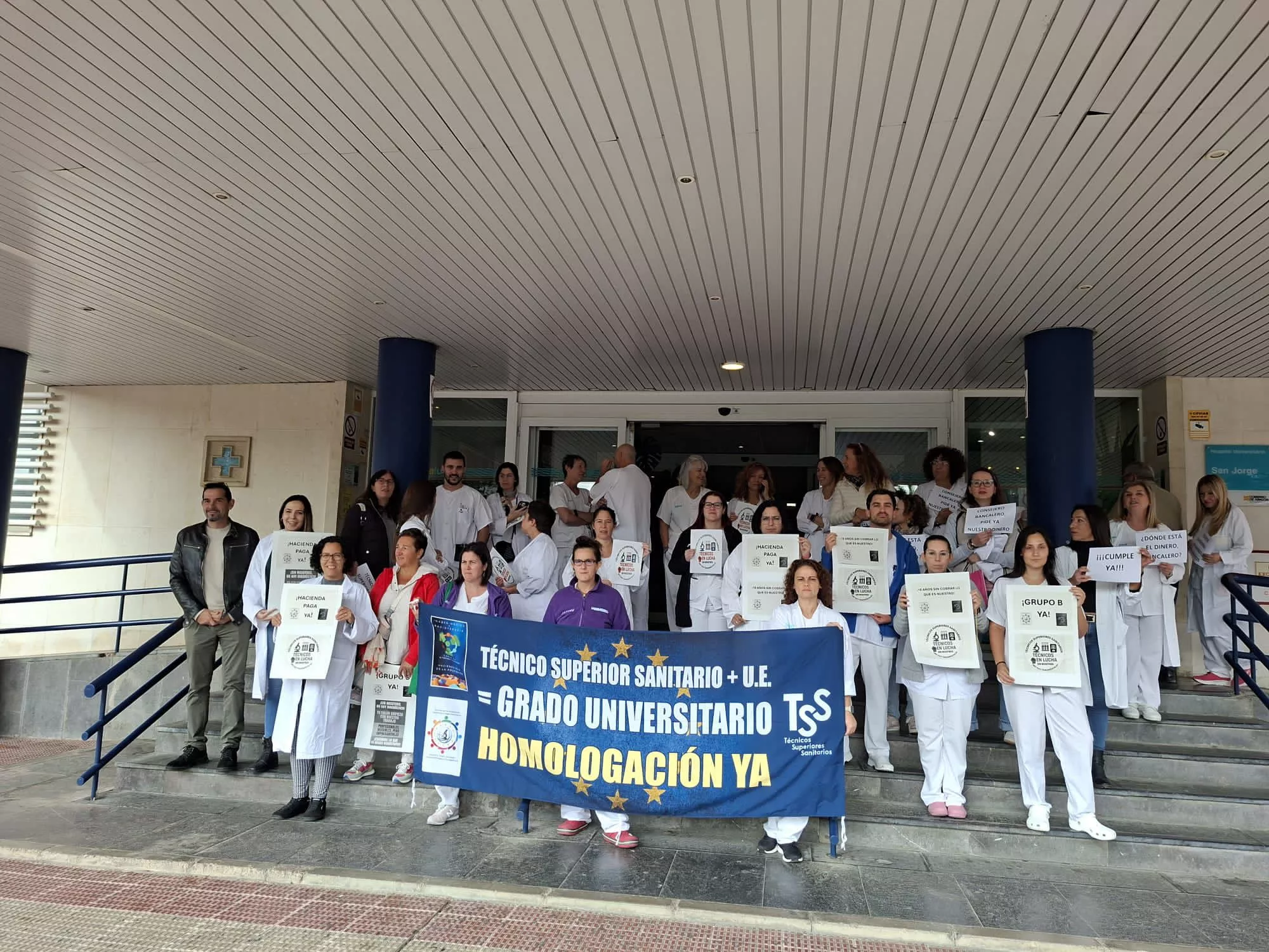 Técnicos Superiores Sanitarios esta mañana en el Hospital San Jorge Técnicos Superiores Sanitarios esta mañana en el Hospital San Jorge