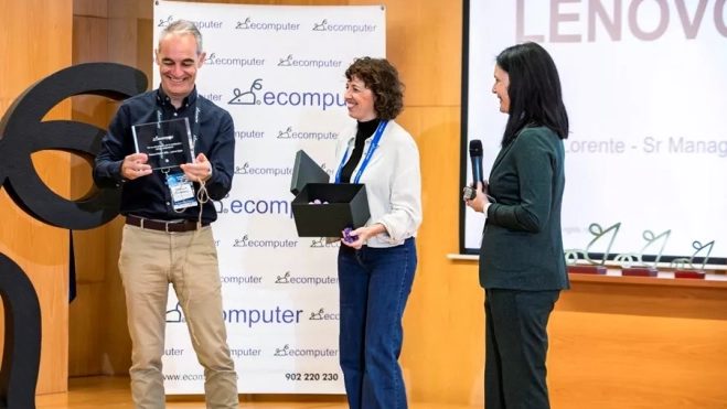 Enrique Sampériz recibe un reconocimiento Enrique Sampériz recibe un reconocimiento