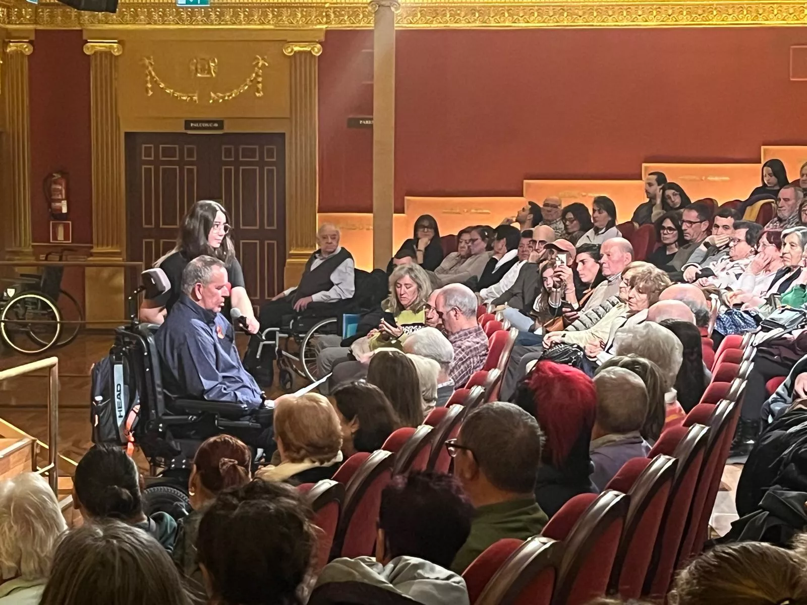 Representación de Kandelikas de 'El jardín de las delicias' en el Olimpia. Foto Mercedes Manterola