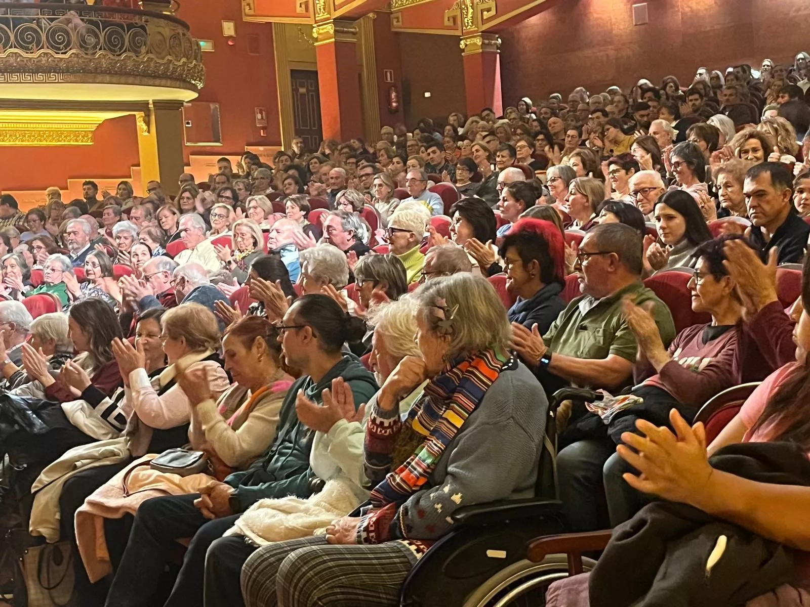 Representación de Kandelikas de 'El jardín de las delicias' en el Olimpia. Foto Mercedes Manterola