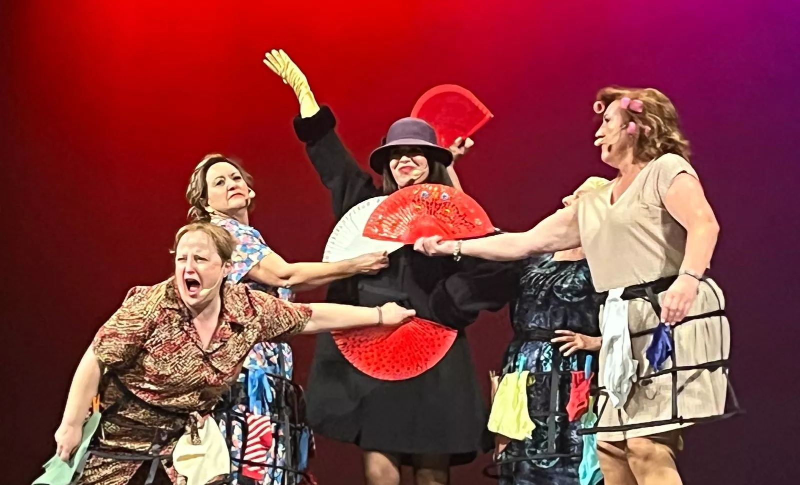 Representación de Kandelikas de 'El jardín de las delicias' en el Olimpia. Foto Mercedes Manterola