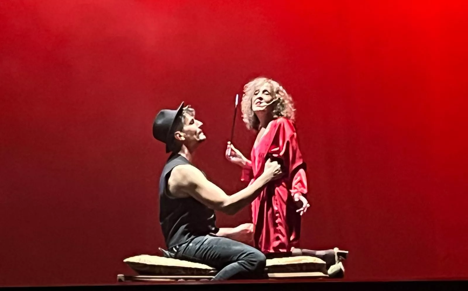 Representación de Kandelikas de 'El jardín de las delicias' en el Olimpia. Foto Mercedes Manterola