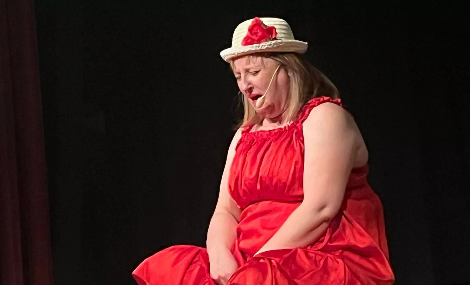 Representación de Kandelikas de 'El jardín de las delicias' en el Olimpia. Foto Mercedes Manterola