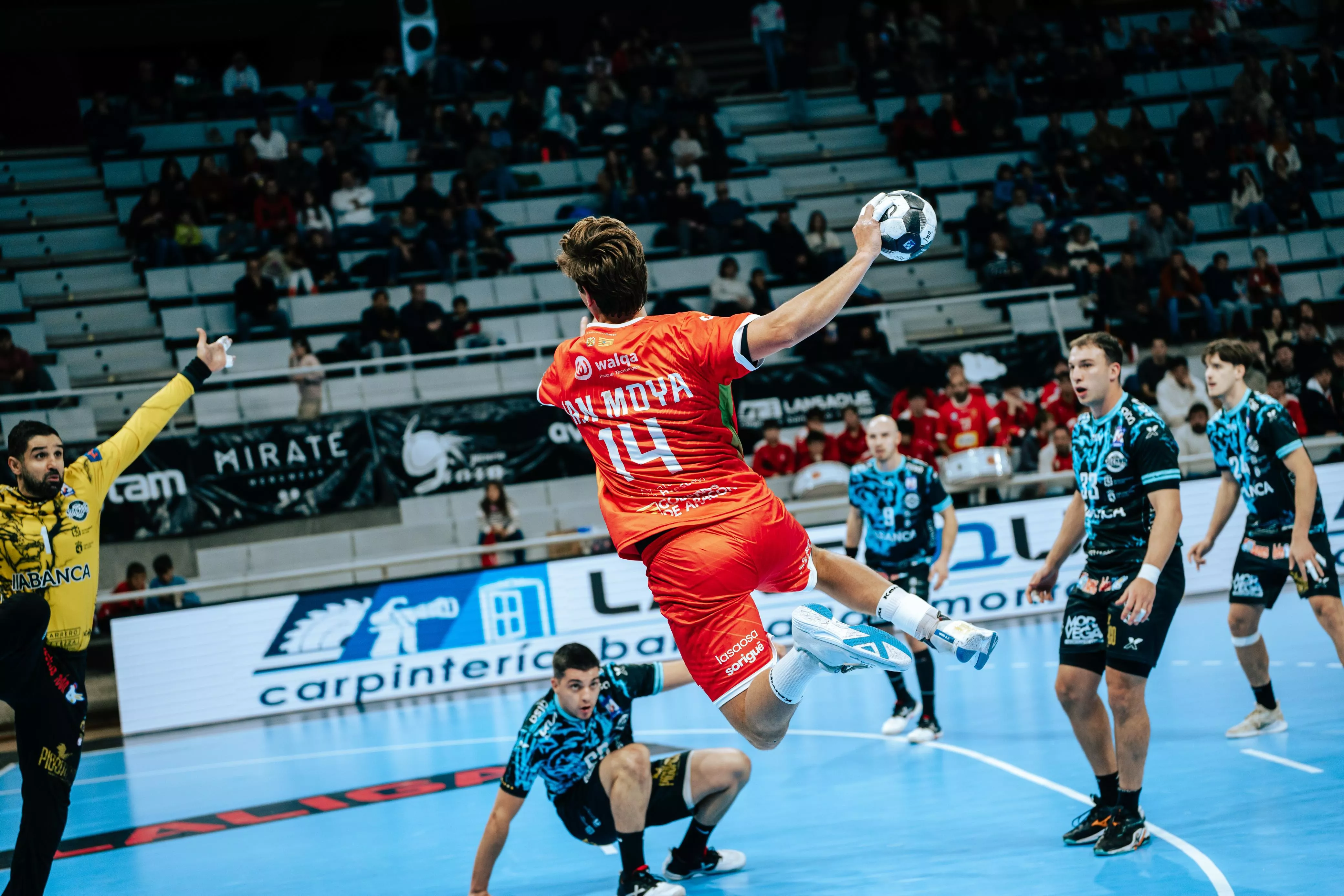 Ian Moya, estelar en ataque en el triunfo de Bada ante Ademar. Foto Tropycal Films