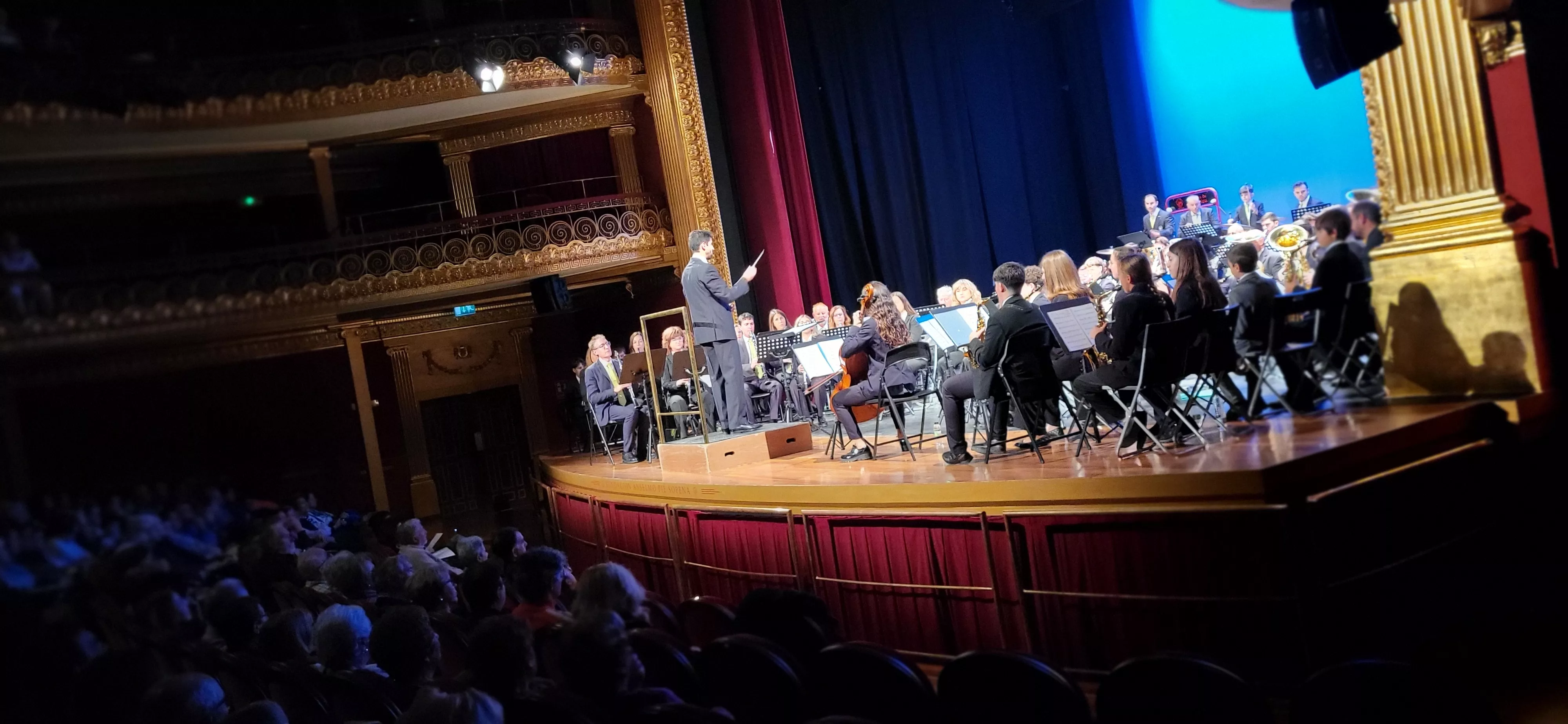 La Banda de Música de Huesca en el concierto 'La vuelta al mundo en 80 minutos' en el Olimpia. Foto Mercedes Manterola