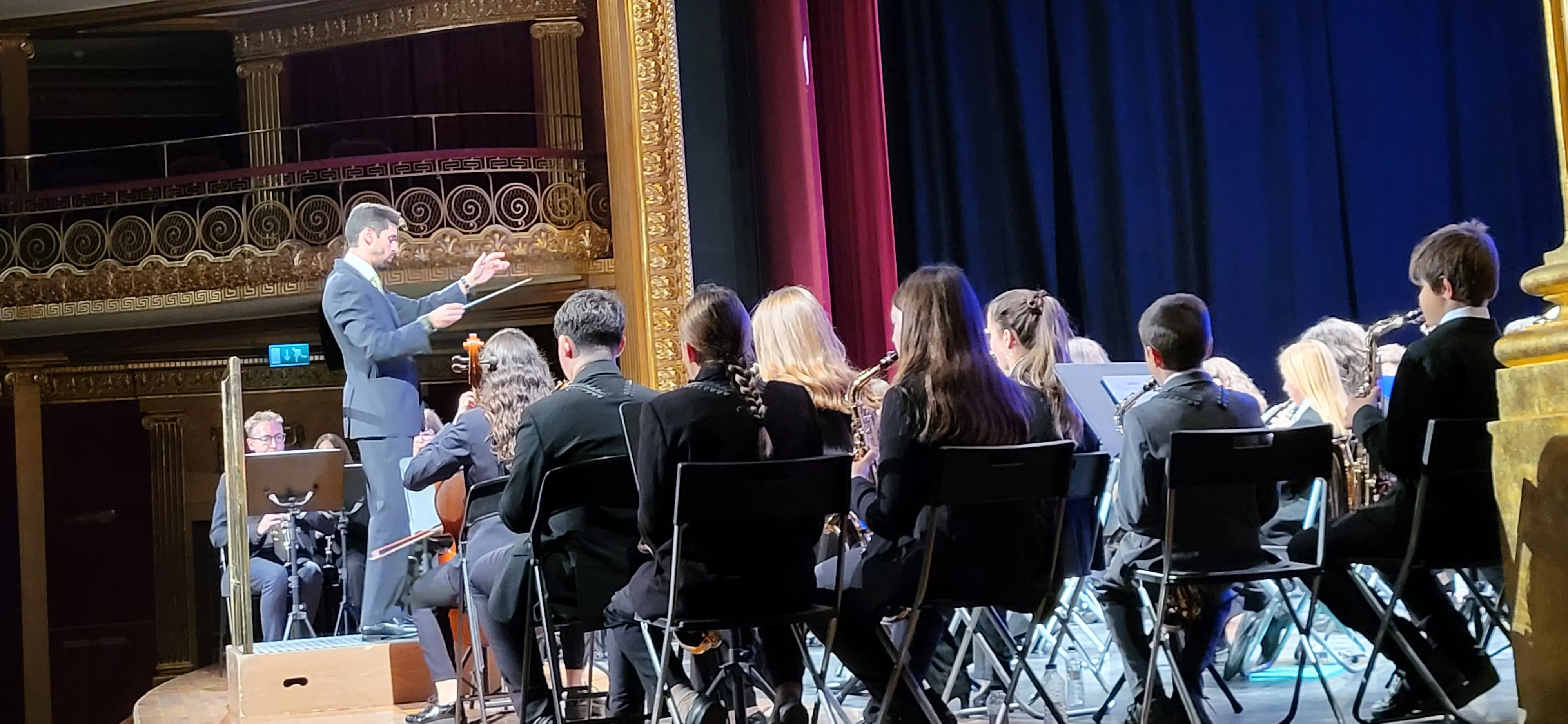 La Banda de Música de Huesca en el concierto 'La vuelta al mundo en 80 minutos' en el Olimpia. Foto Mercedes Manterola