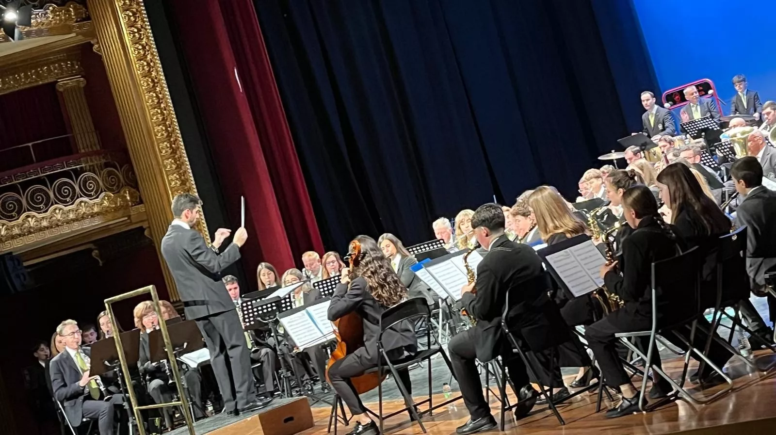 La Banda de Música de Huesca en el concierto 'La vuelta al mundo en 80 minutos' en el Olimpia. Foto Mercedes Manterola