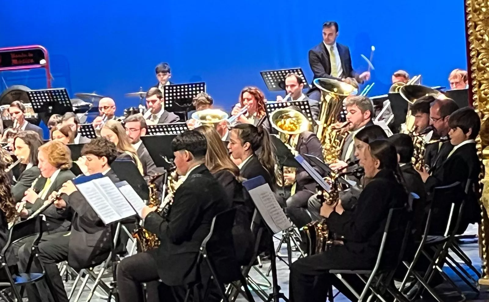 La Banda de Música de Huesca en el concierto 'La vuelta al mundo en 80 minutos' en el Olimpia. Foto Mercedes Manterola
