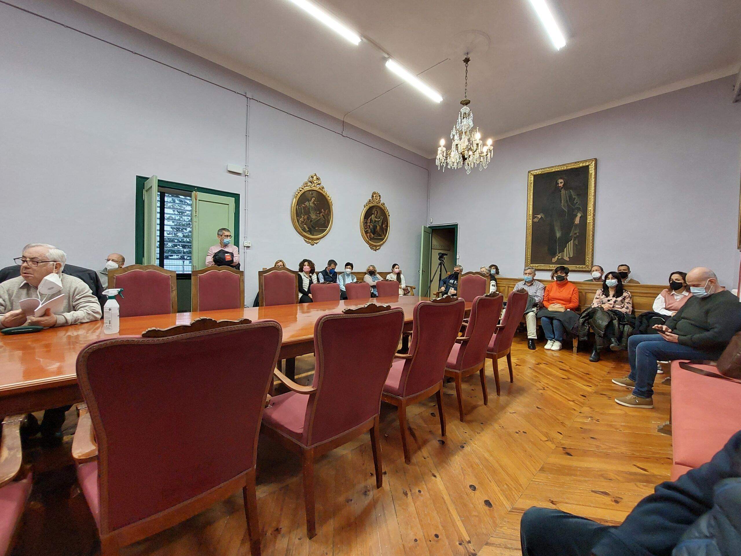 En el Claustro de Ramón y Cajal, que recoge los elementos de la Sertoriana, se encuentran los cuadros de los estudios.