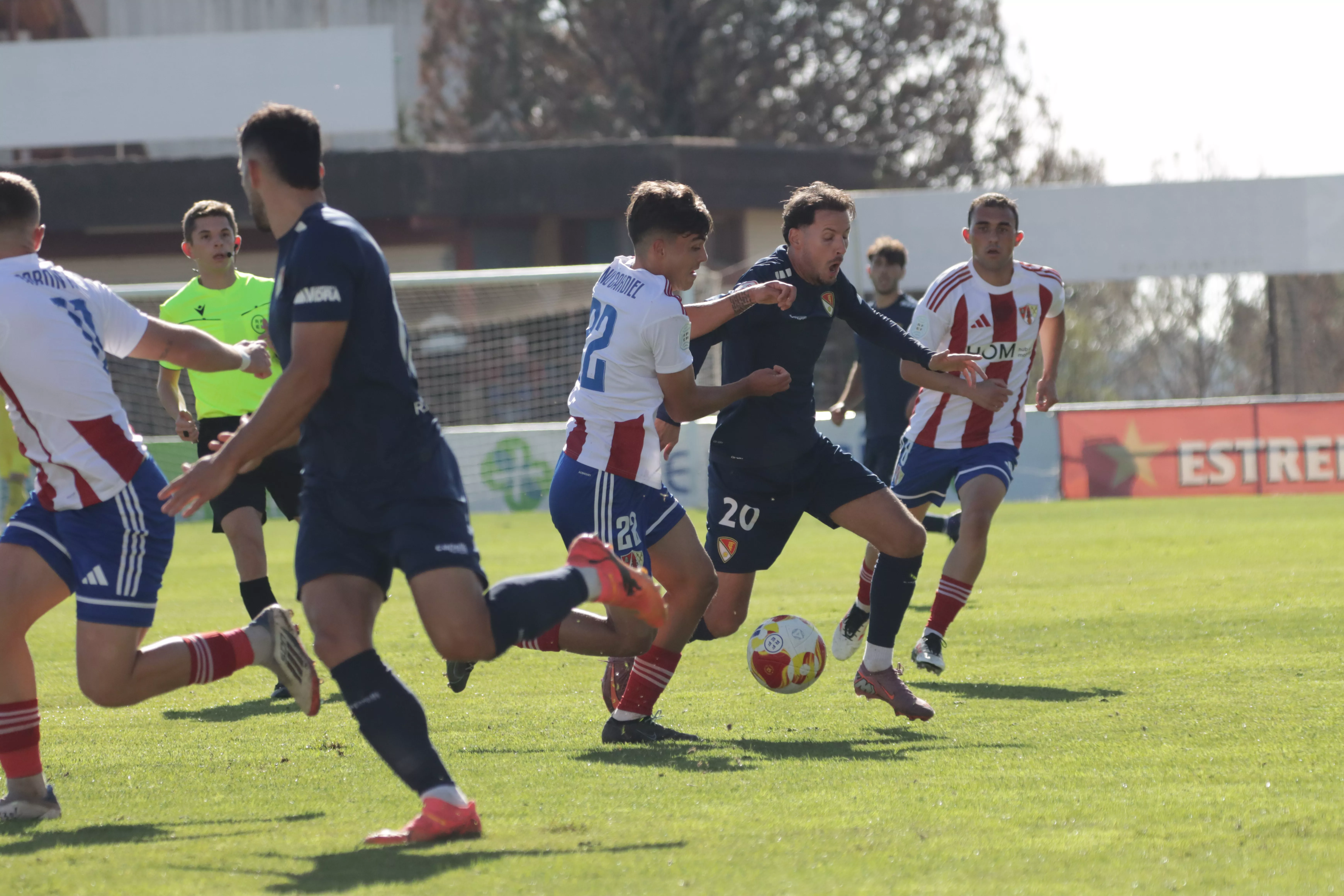 Un momento del encuentro entre el Barbastro y el Terrassa. Foto: Terrassa FC