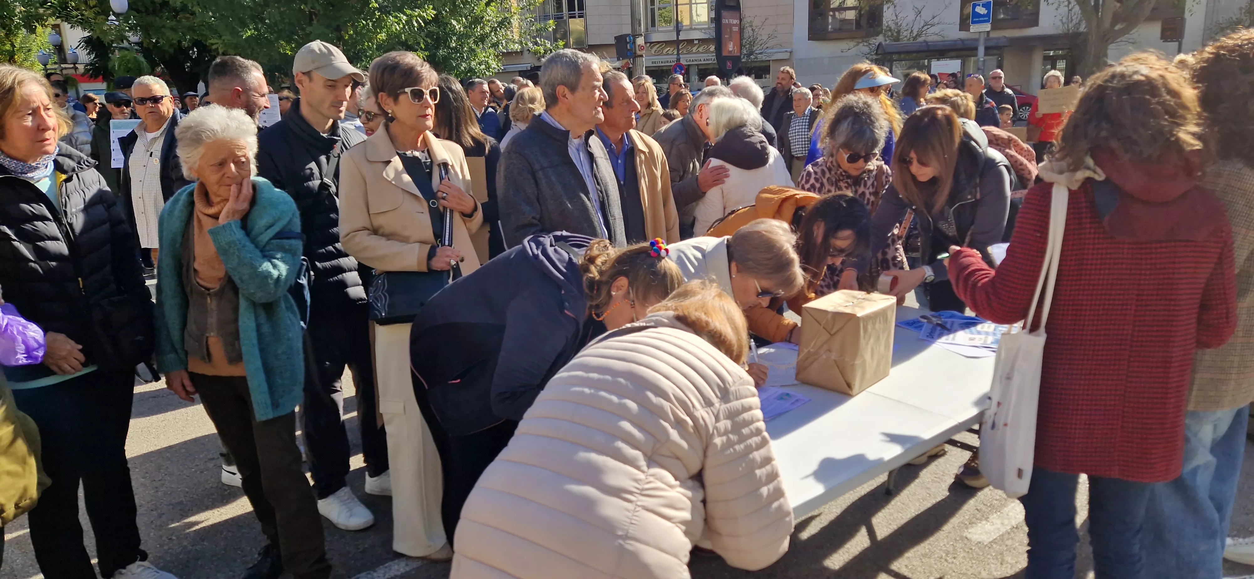 Concentración por la sanidad pública en Huesca. Foto Myriam Martínez